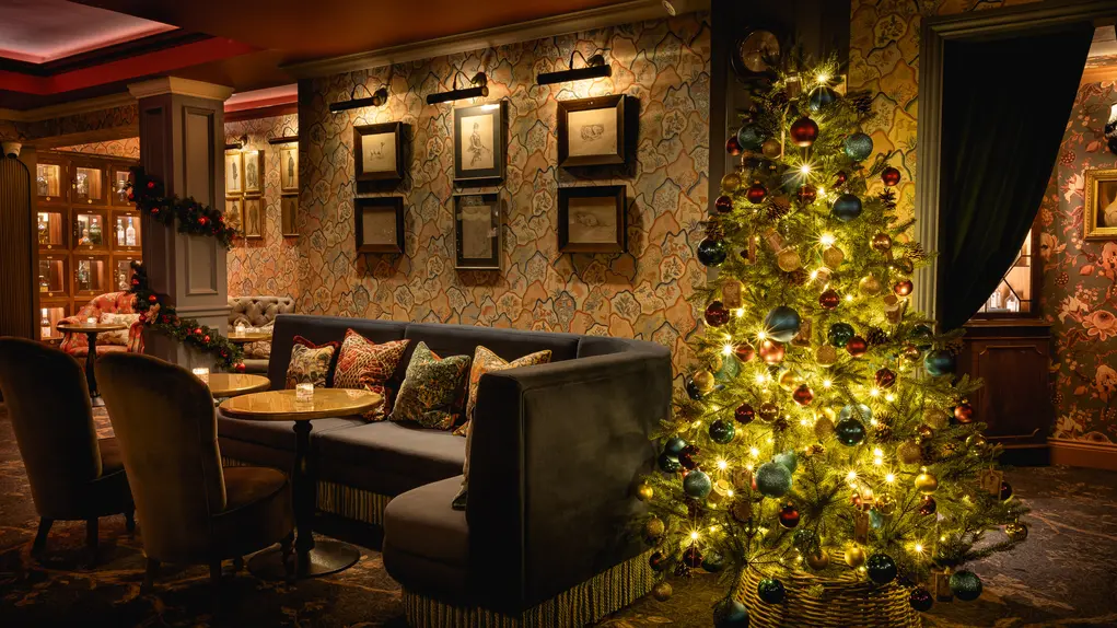 A bar with a Christmas tree