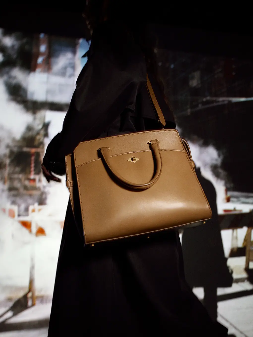 A woman carrying a handbag 
