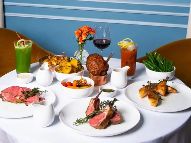 Sunday roast with cocktails